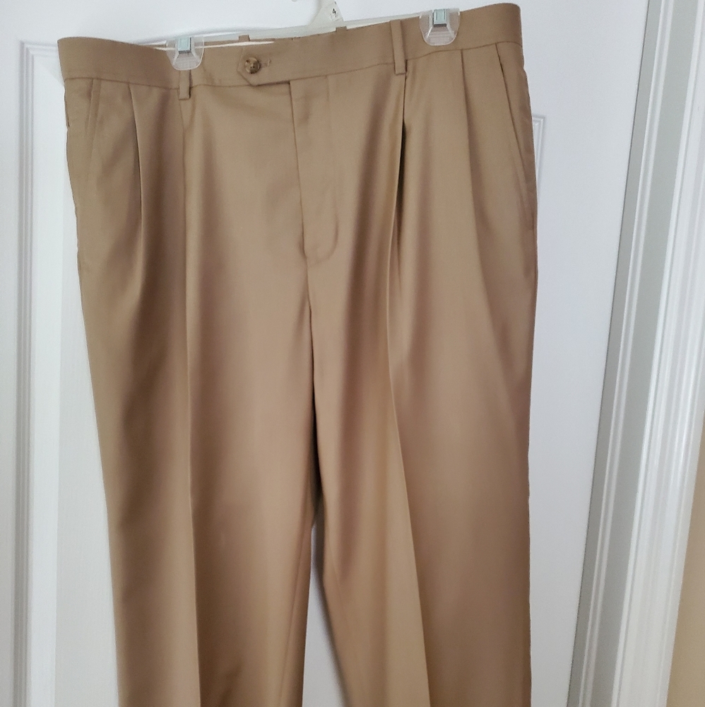Men's performance dress pant in dark tan